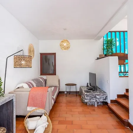 Moradia Com Jardim Privado Holiday home *